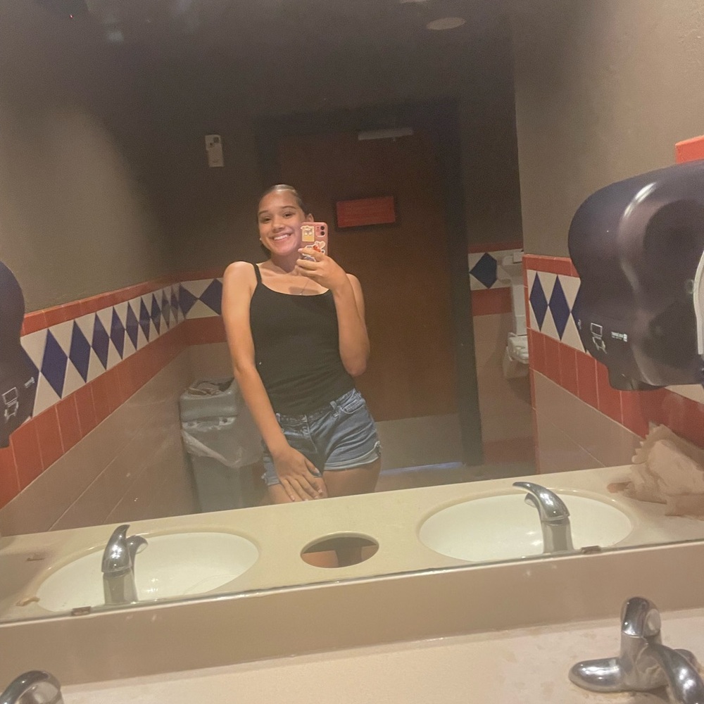 Meet your Posher, Glennda